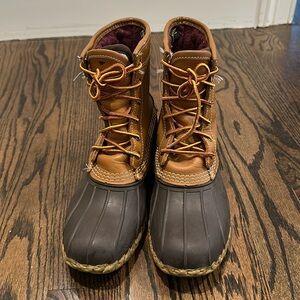 Women's size 9, LL Bean Boots 8" Goretex Insulated- great condition